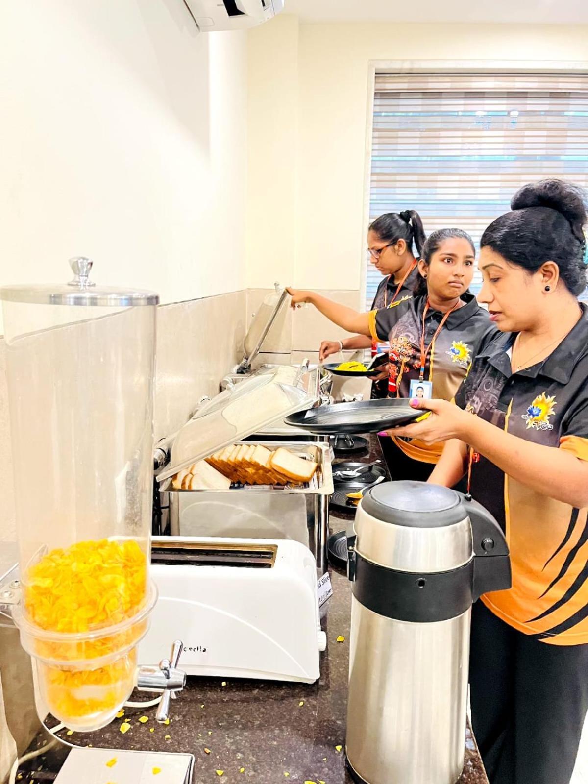 Hotel Mayda Prime Near Delhi Airport نيودلهي المظهر الخارجي الصورة
