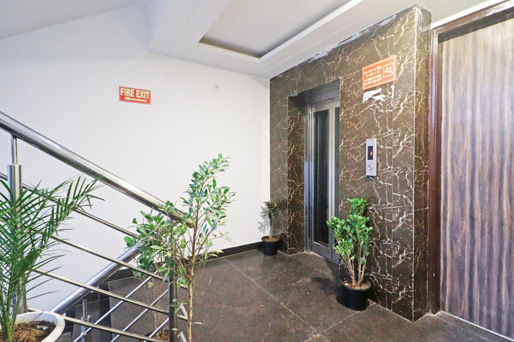 Hotel Mayda Prime Near Delhi Airport نيودلهي المظهر الخارجي الصورة